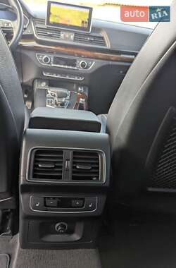 Внедорожник / Кроссовер Audi Q5 2017 в 