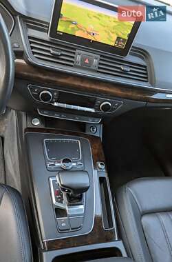 Внедорожник / Кроссовер Audi Q5 2017 в 