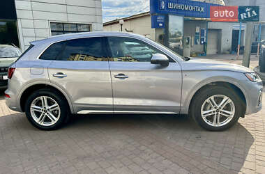 Позашляховик / Кросовер Audi Q5 2024 в 