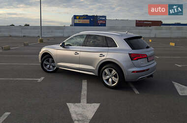 Внедорожник / Кроссовер Audi Q5 2017 в 