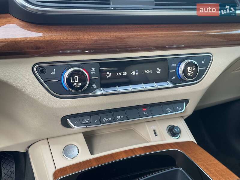 Внедорожник / Кроссовер Audi Q5 2021 в Киеве