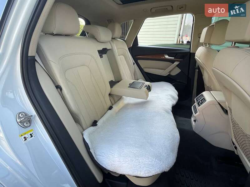 Внедорожник / Кроссовер Audi Q5 2021 в Киеве