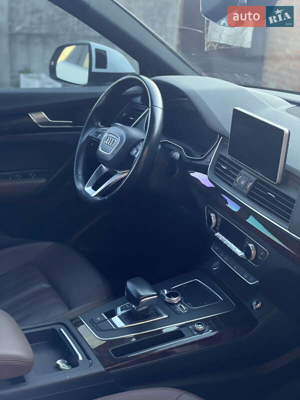 Внедорожник / Кроссовер Audi Q5 2017 в Сумах