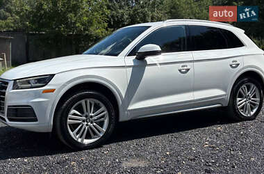Внедорожник / Кроссовер Audi Q5 2018 в 