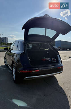 Внедорожник / Кроссовер Audi Q5 2018 в 