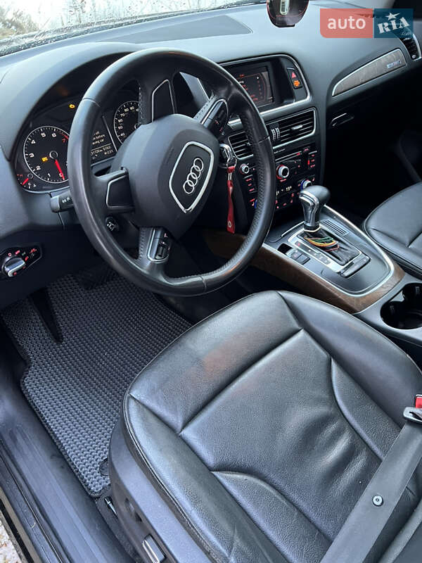 Внедорожник / Кроссовер Audi Q5 2012 в Полонном
