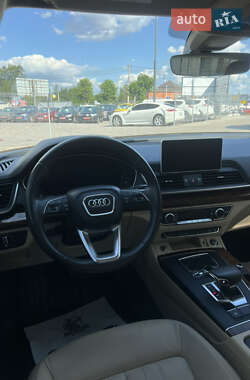 Внедорожник / Кроссовер Audi Q5 2018 в 