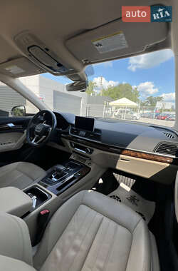 Внедорожник / Кроссовер Audi Q5 2018 в 