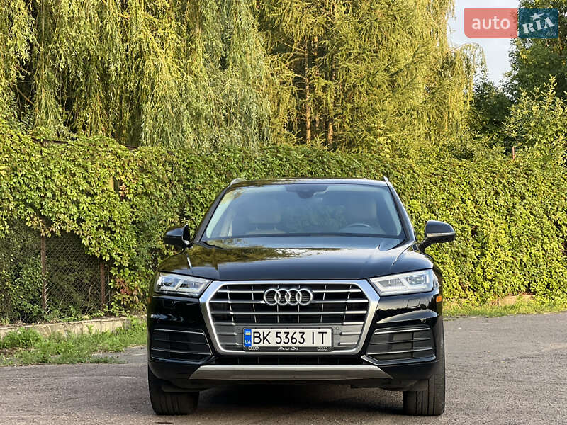 Внедорожник / Кроссовер Audi Q5 2017 в Ровно