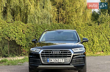 Внедорожник / Кроссовер Audi Q5 2017 в 
