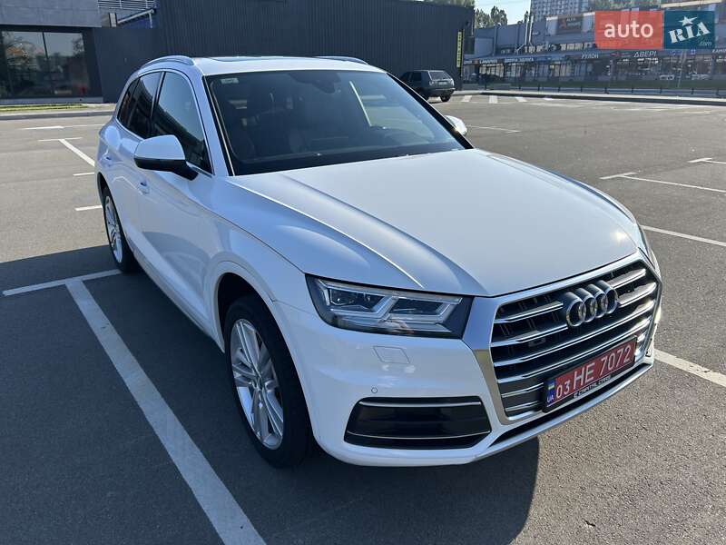 Внедорожник / Кроссовер Audi Q5 2018 в 