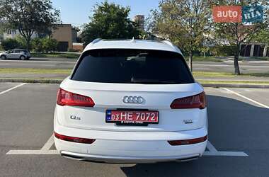 Внедорожник / Кроссовер Audi Q5 2018 в 