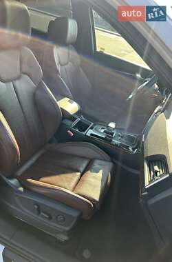 Внедорожник / Кроссовер Audi Q5 2018 в 