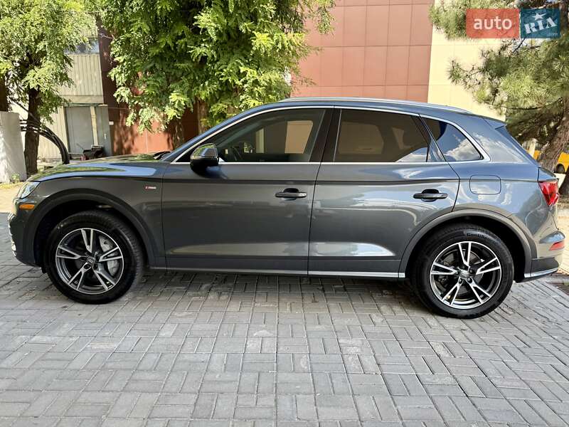 Внедорожник / Кроссовер Audi Q5 2020 в Днепре