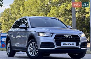 Внедорожник / Кроссовер Audi Q5 2018 в 