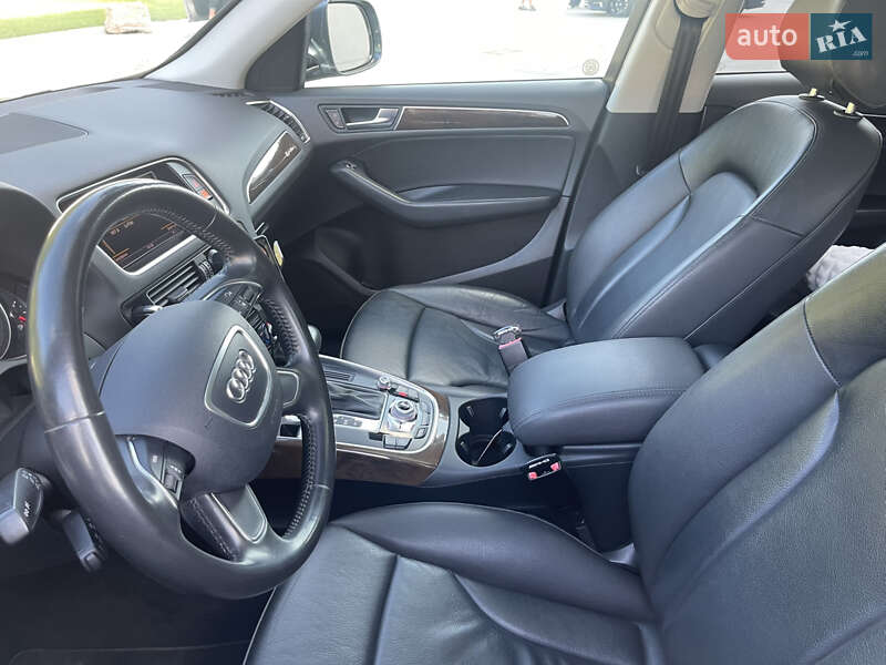Позашляховик / Кросовер Audi Q5 2015 в Луцьку