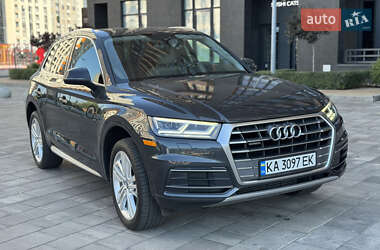 Внедорожник / Кроссовер Audi Q5 2017 в 