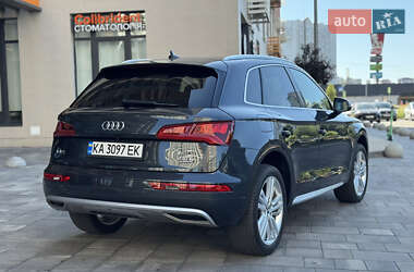 Внедорожник / Кроссовер Audi Q5 2017 в 