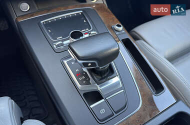 Внедорожник / Кроссовер Audi Q5 2017 в 