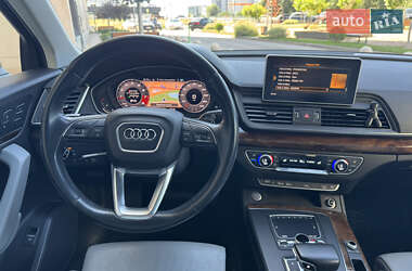 Внедорожник / Кроссовер Audi Q5 2017 в 