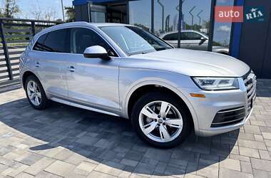 Внедорожник / Кроссовер Audi Q5 2018 в 