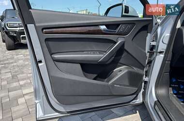 Внедорожник / Кроссовер Audi Q5 2018 в 