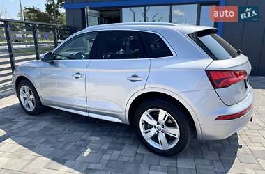 Внедорожник / Кроссовер Audi Q5 2018 в 