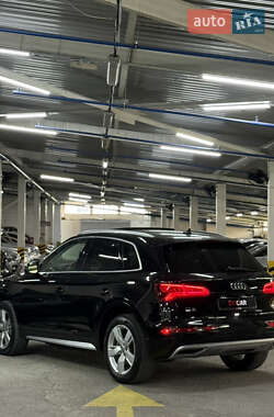 Внедорожник / Кроссовер Audi Q5 2018 в 