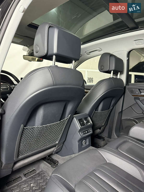 Внедорожник / Кроссовер Audi Q5 2018 в Одессе