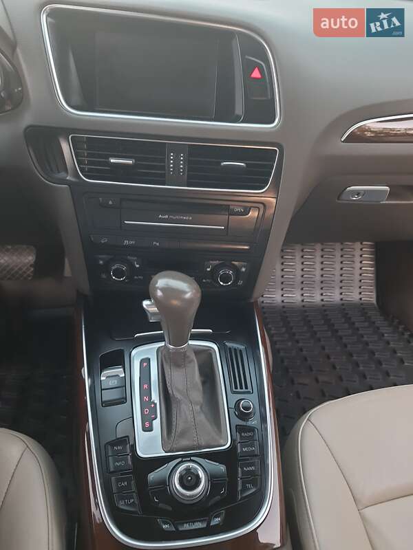 Внедорожник / Кроссовер Audi Q5 2011 в Ивано-Франковске