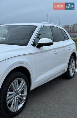 Внедорожник / Кроссовер Audi Q5 2018 в 