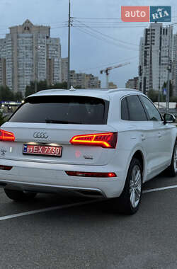 Внедорожник / Кроссовер Audi Q5 2018 в 