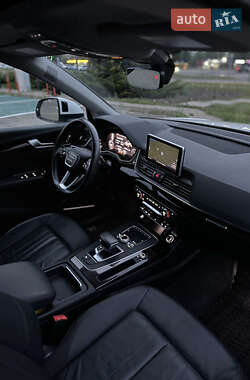 Внедорожник / Кроссовер Audi Q5 2018 в 