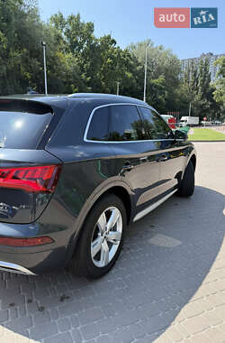 Внедорожник / Кроссовер Audi Q5 2018 в 