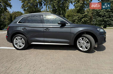 Внедорожник / Кроссовер Audi Q5 2018 в 