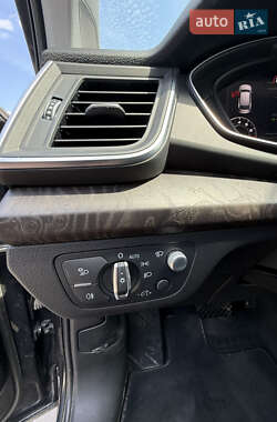 Внедорожник / Кроссовер Audi Q5 2018 в 