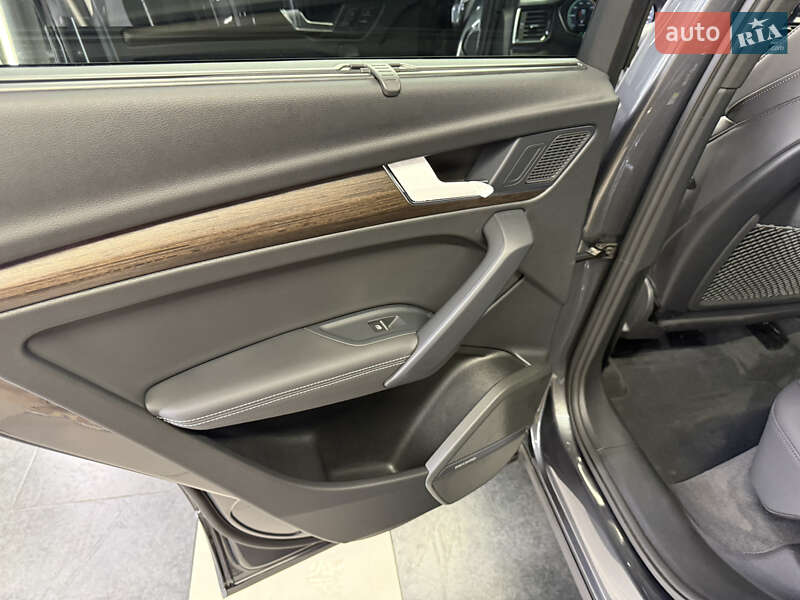 Внедорожник / Кроссовер Audi Q5 2023 в Киеве