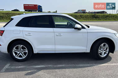 Внедорожник / Кроссовер Audi Q5 2018 в 