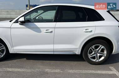 Внедорожник / Кроссовер Audi Q5 2018 в 