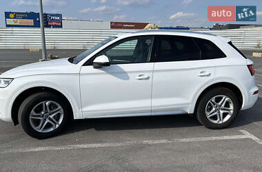 Внедорожник / Кроссовер Audi Q5 2018 в 