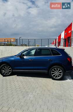 Позашляховик / Кросовер Audi Q5 2015 в 
