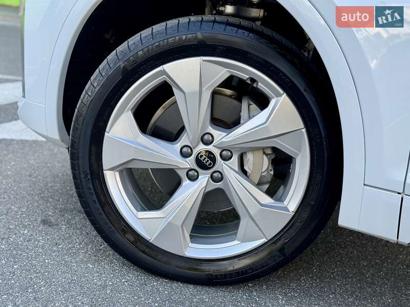 Внедорожник / Кроссовер Audi Q5 2023 в Киеве