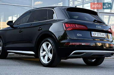 Внедорожник / Кроссовер Audi Q5 2018 в 