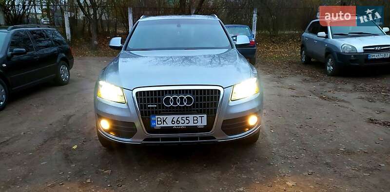 Внедорожник / Кроссовер Audi Q5 2011 в Конотопе