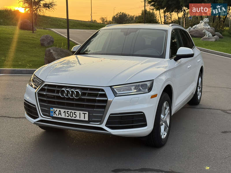 Внедорожник / Кроссовер Audi Q5 2018 в 
