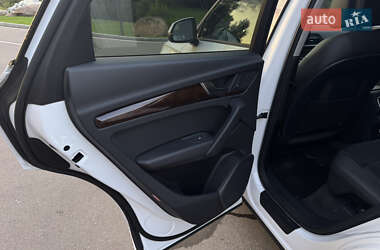 Внедорожник / Кроссовер Audi Q5 2018 в 