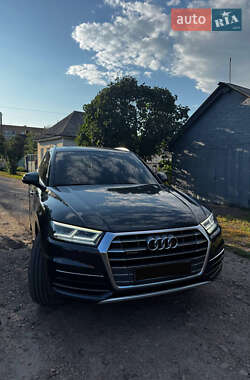 Внедорожник / Кроссовер Audi Q5 2017 в 