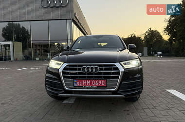 Внедорожник / Кроссовер Audi Q5 2018 в 