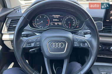 Внедорожник / Кроссовер Audi Q5 2017 в 