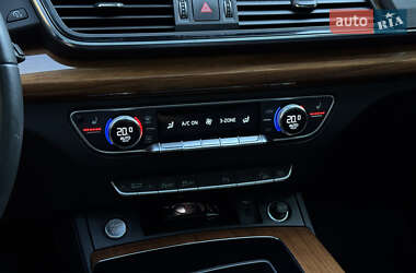 Внедорожник / Кроссовер Audi Q5 2020 в 